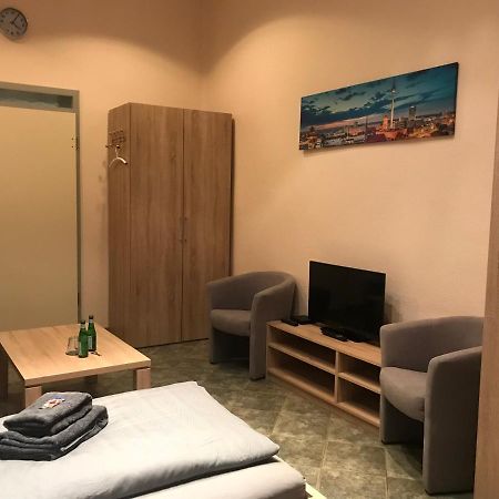 Pension Lotti Friedrichshain Berlino Esterno foto